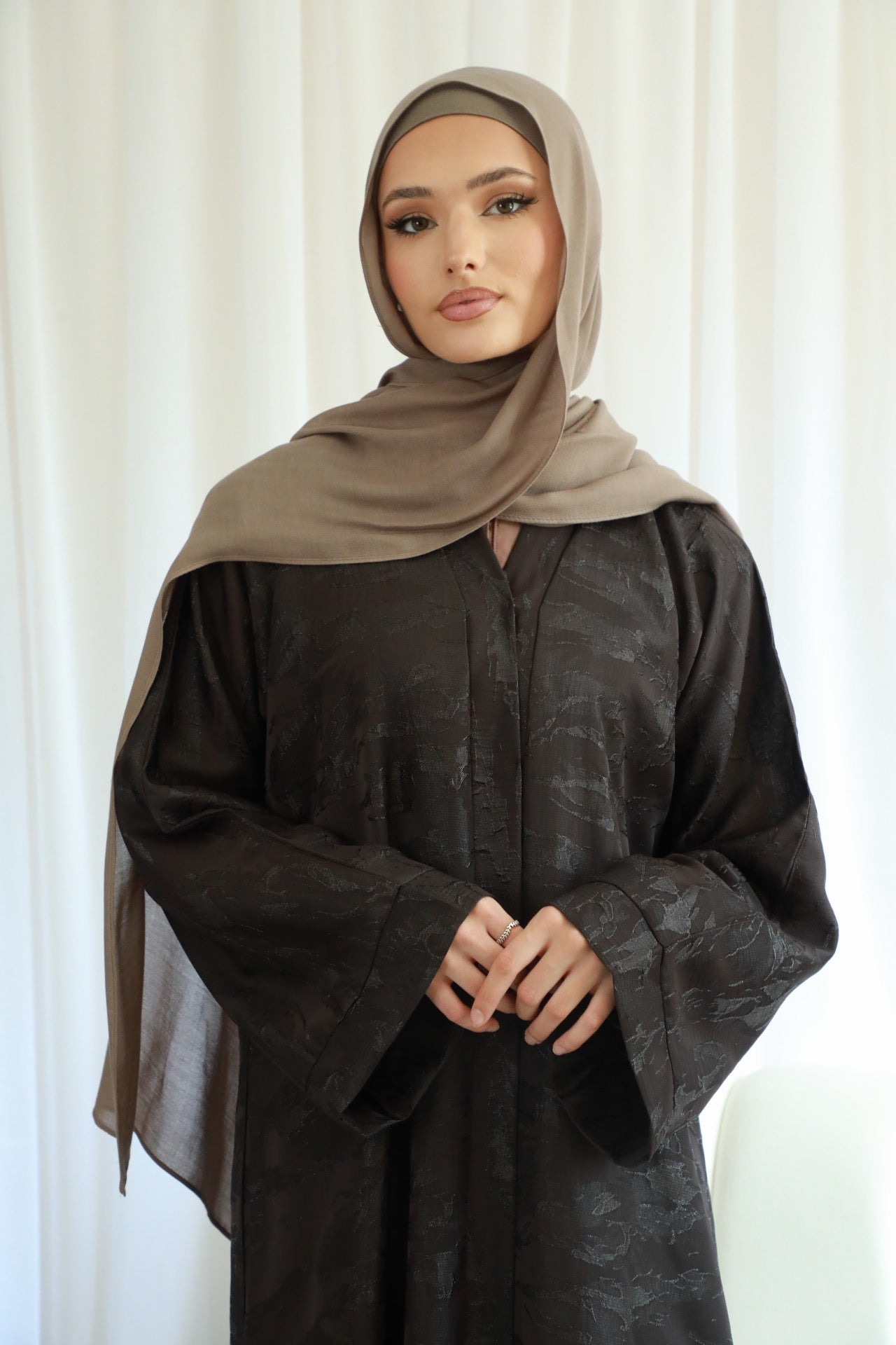 Metallic Jacquard Open Abaya - Dark Brown
