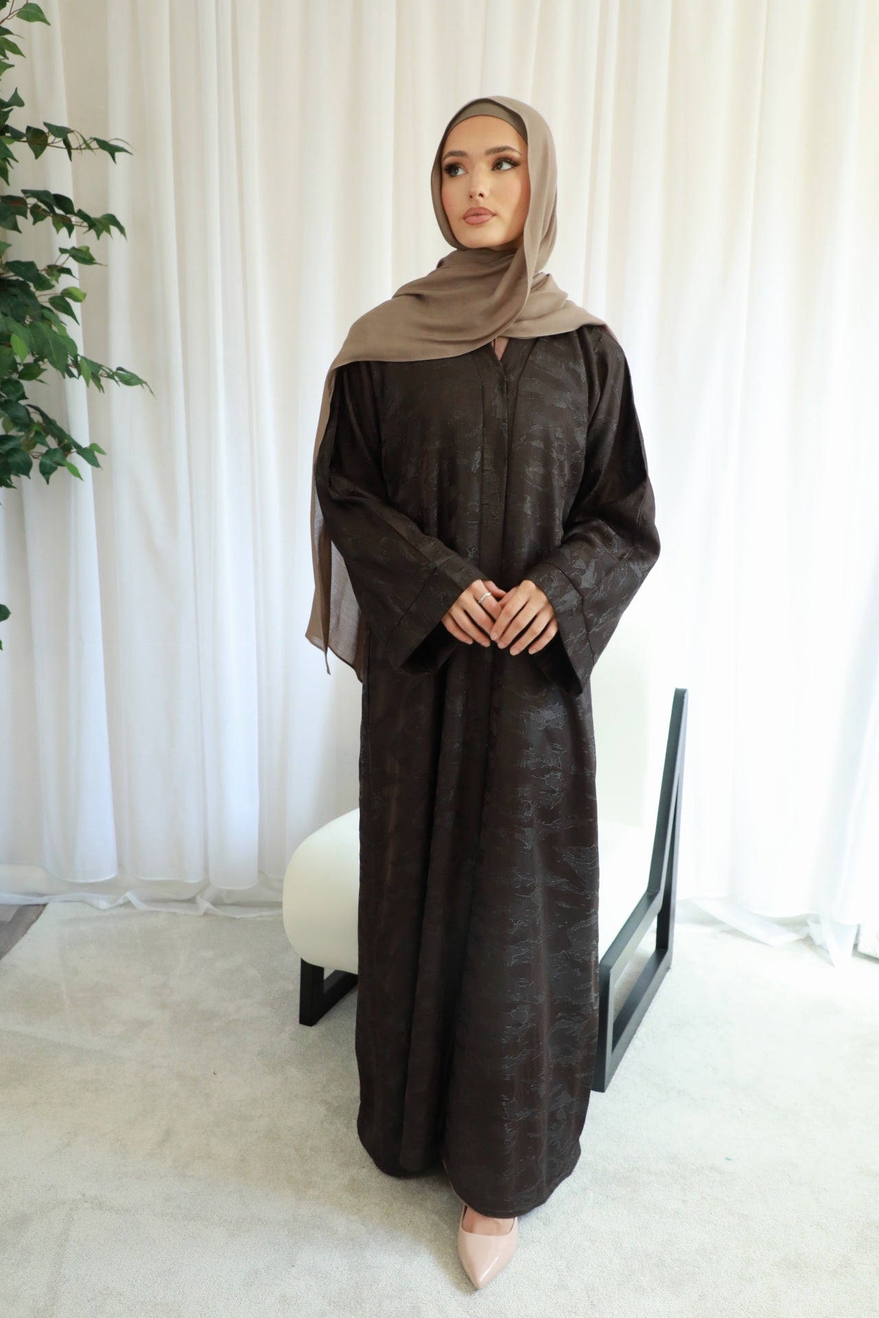 Metallic Jacquard Open Abaya - Dark Brown